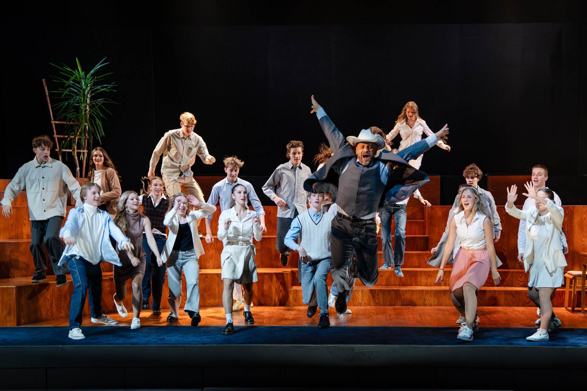 Skats no izrādes "Vēl pa vienam" // Foto – Marko Rass